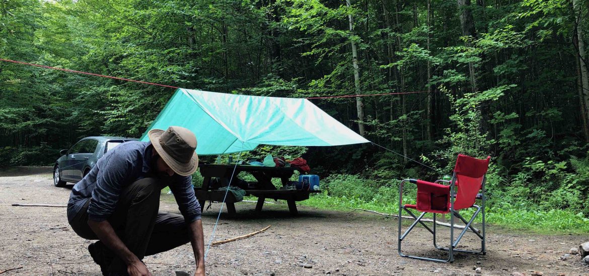 Picnic table outlet tent